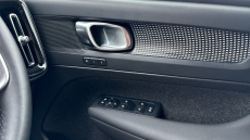 Volvo XC40 2.0 B3P Plus Dark 5dr Auto Petrol Estate